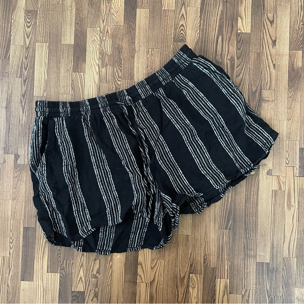 Universal Threads Black and White Striped Women's Drawstring Shorts Medium